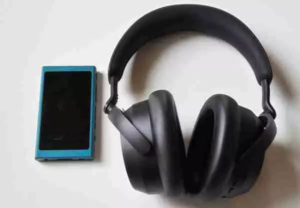 ミニ音楽プレーヤーおよびヘッドホンを購入です